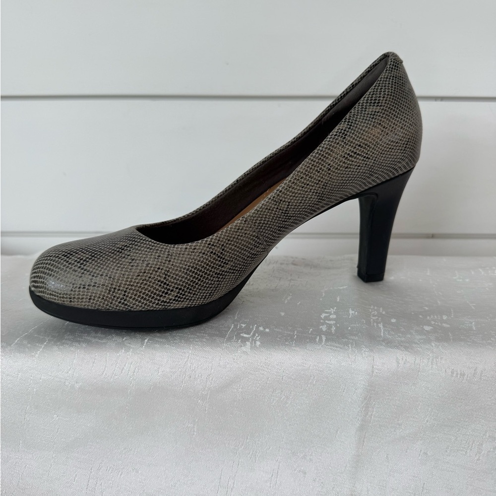 Clarks Women's Gray Snakeskin Heels - Picture 5 of 9